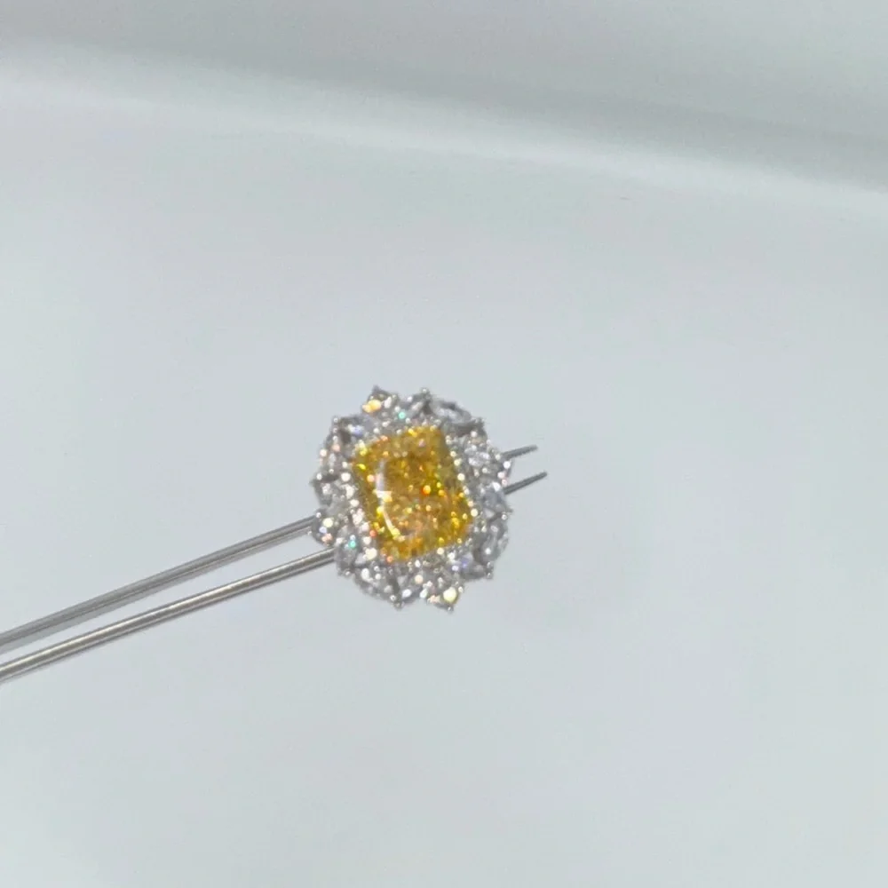 18k 4ct Radiant Canary Ring - Picture 8 of 12
